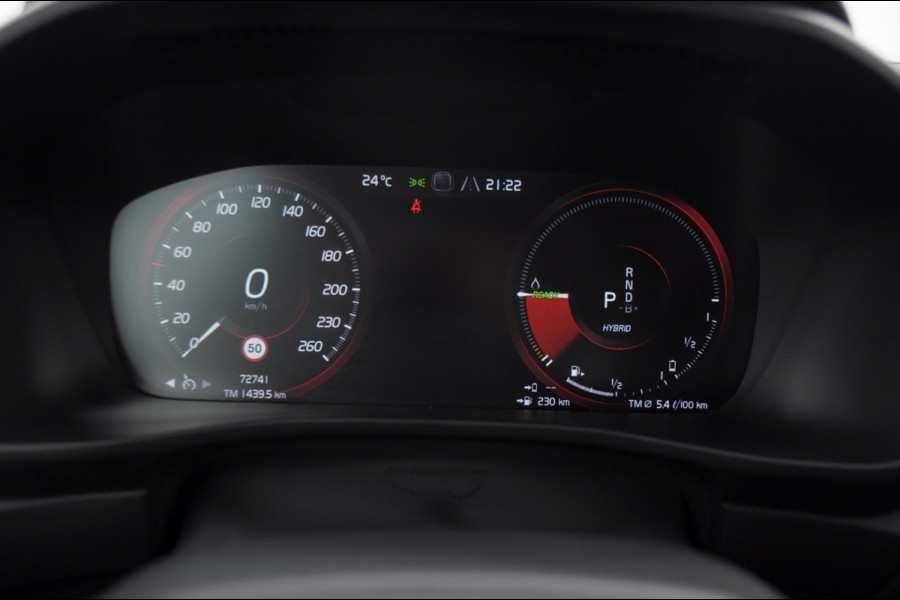 Volvo XC40 T5 262PK Automaat Recharge R-Design / BLIS / Elektrische achterklep / Keyless entry / Apple carplay / Parkeersensoren met 360 camera / 19"velgen / Bluetooth / Leder met alcantara bekleding / Cruise control