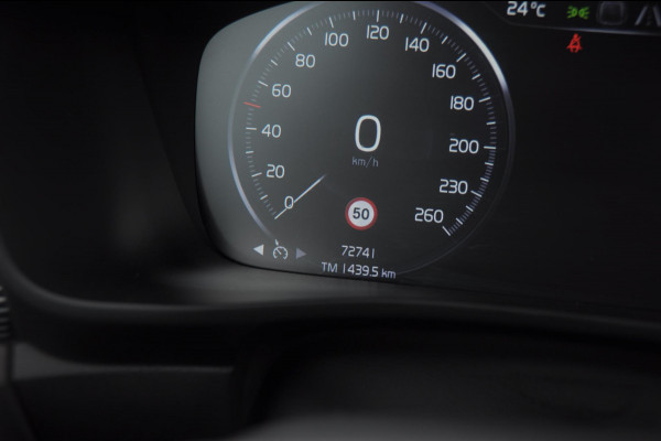 Volvo XC40 T5 262PK Automaat Recharge R-Design / BLIS / Elektrische achterklep / Keyless entry / Apple carplay / Parkeersensoren met 360 camera / 19"velgen / Bluetooth / Leder met alcantara bekleding / Cruise control