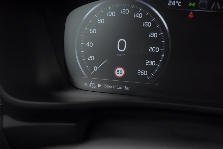 Volvo XC40 T5 262PK Automaat Recharge R-Design / BLIS / Elektrische achterklep / Keyless entry / Apple carplay / Parkeersensoren met 360 camera / 19"velgen / Bluetooth / Leder met alcantara bekleding / Cruise control