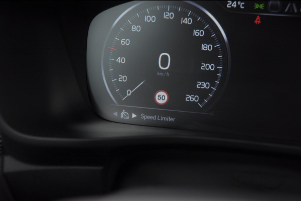 Volvo XC40 T5 262PK Automaat Recharge R-Design / BLIS / Elektrische achterklep / Keyless entry / Apple carplay / Parkeersensoren met 360 camera / 19"velgen / Bluetooth / Leder met alcantara bekleding / Cruise control