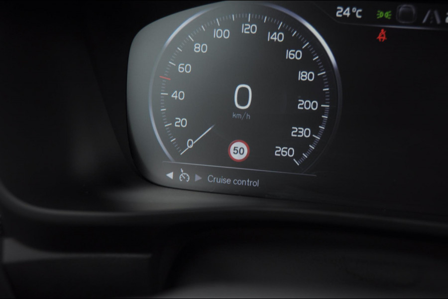 Volvo XC40 T5 262PK Automaat Recharge R-Design / BLIS / Elektrische achterklep / Keyless entry / Apple carplay / Parkeersensoren met 360 camera / 19"velgen / Bluetooth / Leder met alcantara bekleding / Cruise control