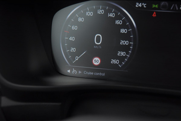 Volvo XC40 T5 262PK Automaat Recharge R-Design / BLIS / Elektrische achterklep / Keyless entry / Apple carplay / Parkeersensoren met 360 camera / 19"velgen / Bluetooth / Leder met alcantara bekleding / Cruise control
