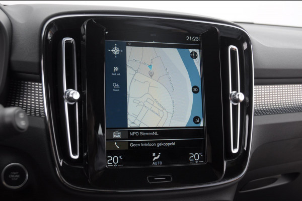Volvo XC40 T5 262PK Automaat Recharge R-Design / BLIS / Elektrische achterklep / Keyless entry / Apple carplay / Parkeersensoren met 360 camera / 19"velgen / Bluetooth / Leder met alcantara bekleding / Cruise control