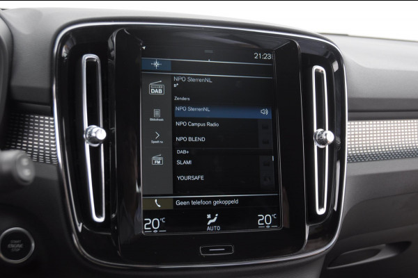 Volvo XC40 T5 262PK Automaat Recharge R-Design / BLIS / Elektrische achterklep / Keyless entry / Apple carplay / Parkeersensoren met 360 camera / 19"velgen / Bluetooth / Leder met alcantara bekleding / Cruise control