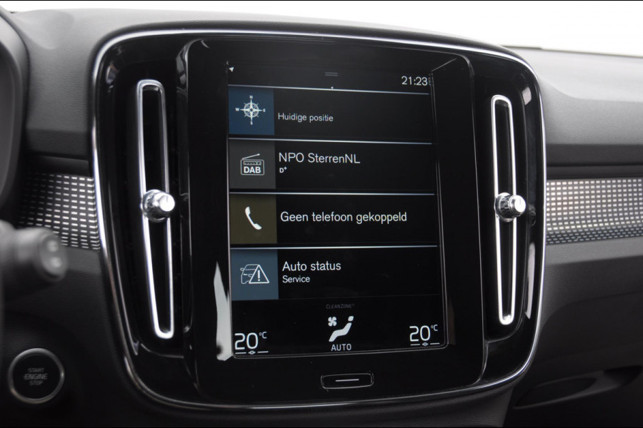 Volvo XC40 T5 262PK Automaat Recharge R-Design / BLIS / Elektrische achterklep / Keyless entry / Apple carplay / Parkeersensoren met 360 camera / 19"velgen / Bluetooth / Leder met alcantara bekleding / Cruise control