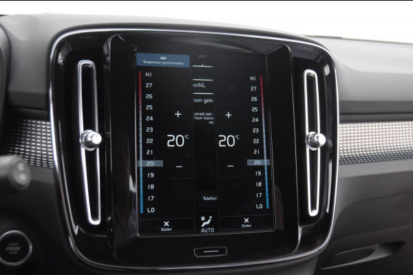 Volvo XC40 T5 262PK Automaat Recharge R-Design / BLIS / Elektrische achterklep / Keyless entry / Apple carplay / Parkeersensoren met 360 camera / 19"velgen / Bluetooth / Leder met alcantara bekleding / Cruise control