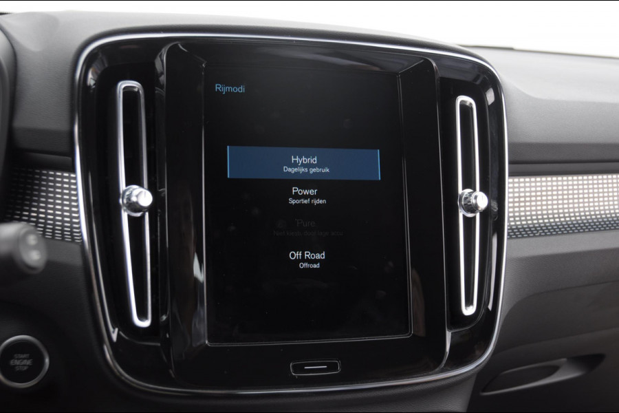 Volvo XC40 T5 262PK Automaat Recharge R-Design / BLIS / Elektrische achterklep / Keyless entry / Apple carplay / Parkeersensoren met 360 camera / 19"velgen / Bluetooth / Leder met alcantara bekleding / Cruise control