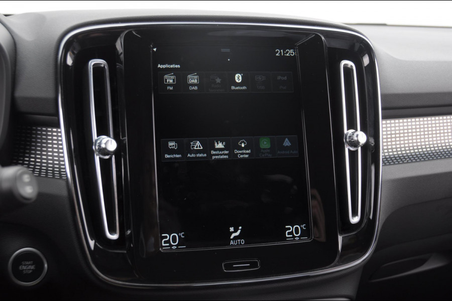 Volvo XC40 T5 262PK Automaat Recharge R-Design / BLIS / Elektrische achterklep / Keyless entry / Apple carplay / Parkeersensoren met 360 camera / 19"velgen / Bluetooth / Leder met alcantara bekleding / Cruise control