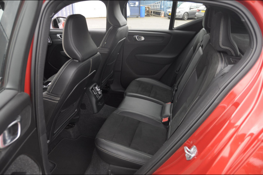Volvo XC40 T5 262PK Automaat Recharge R-Design / BLIS / Elektrische achterklep / Keyless entry / Apple carplay / Parkeersensoren met 360 camera / 19"velgen / Bluetooth / Leder met alcantara bekleding / Cruise control