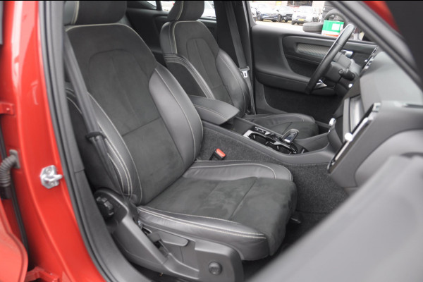 Volvo XC40 T5 262PK Automaat Recharge R-Design / BLIS / Elektrische achterklep / Keyless entry / Apple carplay / Parkeersensoren met 360 camera / 19"velgen / Bluetooth / Leder met alcantara bekleding / Cruise control