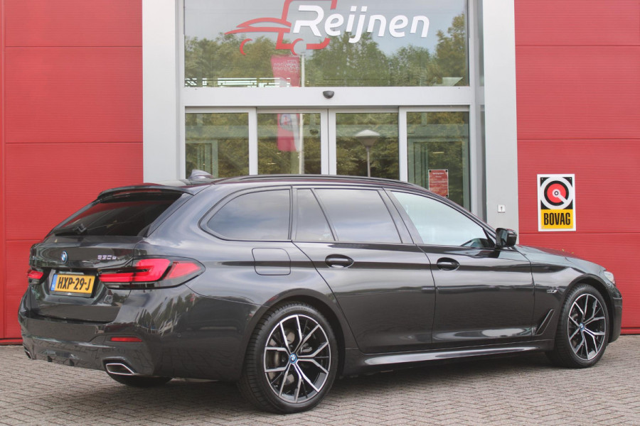 BMW 5 Serie Touring 530e xDrive 293PK HIGH EXECUTIVE M SPORT | DYNAMISCHE DEMPING | COMFORT ACCESS | WARMTEWEREND GLAS | ADAPTIEVE LED KOPLAMPEN | PARKEERSENSOREN VOOR EN ACHTER | ACHTERUITRIJ CAMERA | DRAADLOZE TELEFOONLADER | DRAADLOZE APPLE CARPLAY/ANDROID AUTO | NAVIGATIE BMW LIVE PROFESSIONAL | VOORSTOELEN DEELS ELEKTRISCH VERSTELBAAR | STOELVERWARMING | AMBIENTE VERLICHTING | DAB+ RADIO | M-HIGH GLOSS SHADOW LINE | ELEKTRISCH BEDIENBARE ACHTERKLEP |