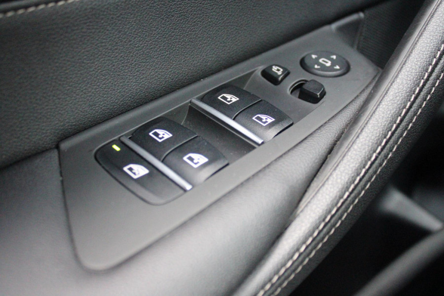 BMW 5 Serie Touring 530e xDrive 293PK HIGH EXECUTIVE M SPORT | DYNAMISCHE DEMPING | COMFORT ACCESS | WARMTEWEREND GLAS | ADAPTIEVE LED KOPLAMPEN | PARKEERSENSOREN VOOR EN ACHTER | ACHTERUITRIJ CAMERA | DRAADLOZE TELEFOONLADER | DRAADLOZE APPLE CARPLAY/ANDROID AUTO | NAVIGATIE BMW LIVE PROFESSIONAL | VOORSTOELEN DEELS ELEKTRISCH VERSTELBAAR | STOELVERWARMING | AMBIENTE VERLICHTING | DAB+ RADIO | M-HIGH GLOSS SHADOW LINE | ELEKTRISCH BEDIENBARE ACHTERKLEP |