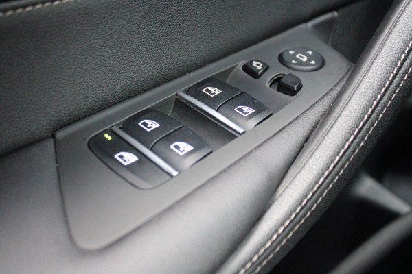 BMW 5 Serie Touring 530e xDrive 293PK HIGH EXECUTIVE M SPORT | DYNAMISCHE DEMPING | COMFORT ACCESS | WARMTEWEREND GLAS | ADAPTIEVE LED KOPLAMPEN | PARKEERSENSOREN VOOR EN ACHTER | ACHTERUITRIJ CAMERA | DRAADLOZE TELEFOONLADER | DRAADLOZE APPLE CARPLAY/ANDROID AUTO | NAVIGATIE BMW LIVE PROFESSIONAL | VOORSTOELEN DEELS ELEKTRISCH VERSTELBAAR | STOELVERWARMING | AMBIENTE VERLICHTING | DAB+ RADIO | M-HIGH GLOSS SHADOW LINE | ELEKTRISCH BEDIENBARE ACHTERKLEP |