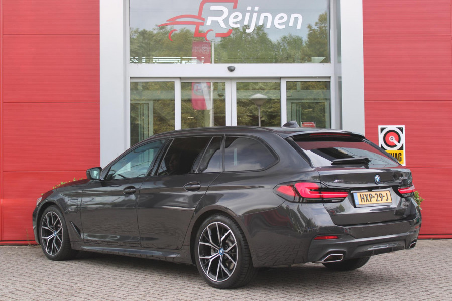 BMW 5 Serie Touring 530e xDrive 293PK HIGH EXECUTIVE M SPORT | DYNAMISCHE DEMPING | COMFORT ACCESS | WARMTEWEREND GLAS | ADAPTIEVE LED KOPLAMPEN | PARKEERSENSOREN VOOR EN ACHTER | ACHTERUITRIJ CAMERA | DRAADLOZE TELEFOONLADER | DRAADLOZE APPLE CARPLAY/ANDROID AUTO | NAVIGATIE BMW LIVE PROFESSIONAL | VOORSTOELEN DEELS ELEKTRISCH VERSTELBAAR | STOELVERWARMING | AMBIENTE VERLICHTING | DAB+ RADIO | M-HIGH GLOSS SHADOW LINE | ELEKTRISCH BEDIENBARE ACHTERKLEP |