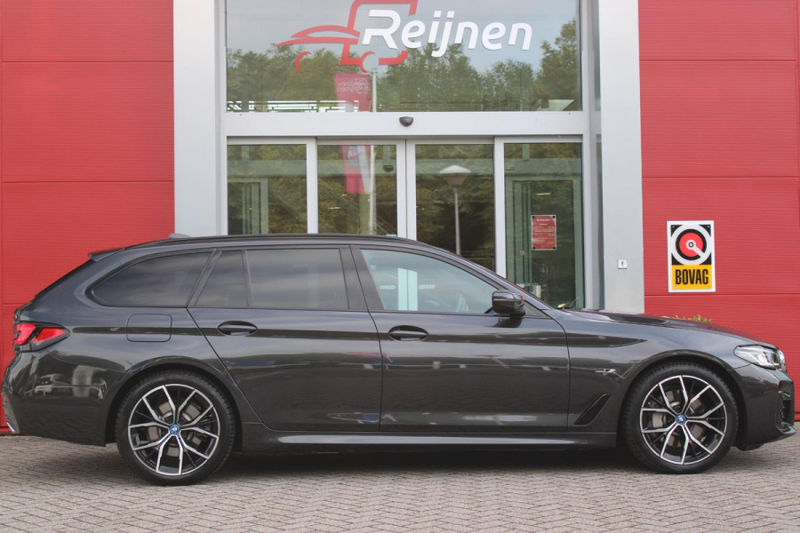 BMW 5 Serie Touring 530e xDrive 293PK HIGH EXECUTIVE M SPORT | DYNAMISCHE DEMPING | COMFORT ACCESS | WARMTEWEREND GLAS | ADAPTIEVE LED KOPLAMPEN | PARKEERSENSOREN VOOR EN ACHTER | ACHTERUITRIJ CAMERA | DRAADLOZE TELEFOONLADER | DRAADLOZE APPLE CARPLAY/ANDROID AUTO | NAVIGATIE BMW LIVE PROFESSIONAL | VOORSTOELEN DEELS ELEKTRISCH VERSTELBAAR | STOELVERWARMING | AMBIENTE VERLICHTING | DAB+ RADIO | M-HIGH GLOSS SHADOW LINE | ELEKTRISCH BEDIENBARE ACHTERKLEP |