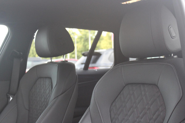 BMW 5 Serie Touring 530e xDrive 293PK HIGH EXECUTIVE M SPORT | DYNAMISCHE DEMPING | COMFORT ACCESS | WARMTEWEREND GLAS | ADAPTIEVE LED KOPLAMPEN | PARKEERSENSOREN VOOR EN ACHTER | ACHTERUITRIJ CAMERA | DRAADLOZE TELEFOONLADER | DRAADLOZE APPLE CARPLAY/ANDROID AUTO | NAVIGATIE BMW LIVE PROFESSIONAL | VOORSTOELEN DEELS ELEKTRISCH VERSTELBAAR | STOELVERWARMING | AMBIENTE VERLICHTING | DAB+ RADIO | M-HIGH GLOSS SHADOW LINE | ELEKTRISCH BEDIENBARE ACHTERKLEP |