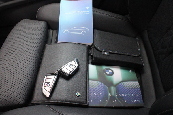 BMW 5 Serie Touring 530e xDrive 293PK HIGH EXECUTIVE M SPORT | DYNAMISCHE DEMPING | COMFORT ACCESS | WARMTEWEREND GLAS | ADAPTIEVE LED KOPLAMPEN | PARKEERSENSOREN VOOR EN ACHTER | ACHTERUITRIJ CAMERA | DRAADLOZE TELEFOONLADER | DRAADLOZE APPLE CARPLAY/ANDROID AUTO | NAVIGATIE BMW LIVE PROFESSIONAL | VOORSTOELEN DEELS ELEKTRISCH VERSTELBAAR | STOELVERWARMING | AMBIENTE VERLICHTING | DAB+ RADIO | M-HIGH GLOSS SHADOW LINE | ELEKTRISCH BEDIENBARE ACHTERKLEP |