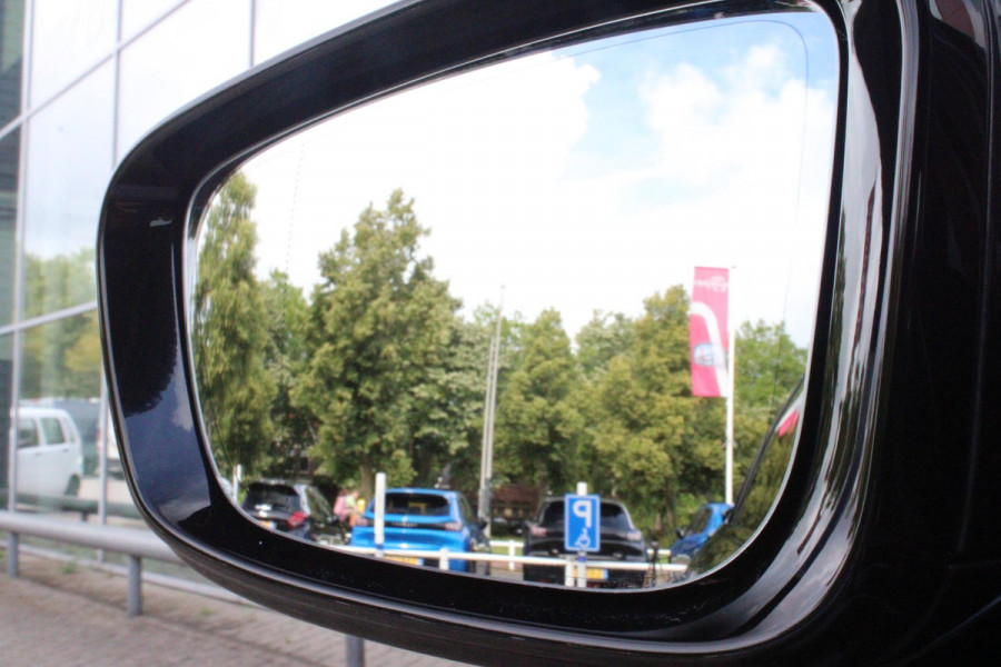 BMW 5 Serie Touring 530e xDrive 293PK HIGH EXECUTIVE M SPORT | DYNAMISCHE DEMPING | COMFORT ACCESS | WARMTEWEREND GLAS | ADAPTIEVE LED KOPLAMPEN | PARKEERSENSOREN VOOR EN ACHTER | ACHTERUITRIJ CAMERA | DRAADLOZE TELEFOONLADER | DRAADLOZE APPLE CARPLAY/ANDROID AUTO | NAVIGATIE BMW LIVE PROFESSIONAL | VOORSTOELEN DEELS ELEKTRISCH VERSTELBAAR | STOELVERWARMING | AMBIENTE VERLICHTING | DAB+ RADIO | M-HIGH GLOSS SHADOW LINE | ELEKTRISCH BEDIENBARE ACHTERKLEP |