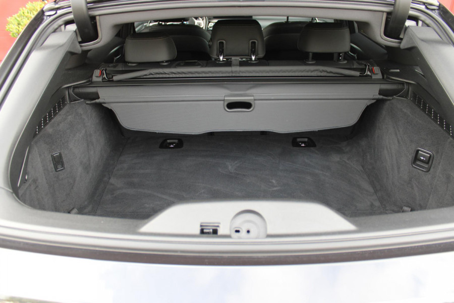 BMW 5 Serie Touring 530e xDrive 293PK HIGH EXECUTIVE M SPORT | DYNAMISCHE DEMPING | COMFORT ACCESS | WARMTEWEREND GLAS | ADAPTIEVE LED KOPLAMPEN | PARKEERSENSOREN VOOR EN ACHTER | ACHTERUITRIJ CAMERA | DRAADLOZE TELEFOONLADER | DRAADLOZE APPLE CARPLAY/ANDROID AUTO | NAVIGATIE BMW LIVE PROFESSIONAL | VOORSTOELEN DEELS ELEKTRISCH VERSTELBAAR | STOELVERWARMING | AMBIENTE VERLICHTING | DAB+ RADIO | M-HIGH GLOSS SHADOW LINE | ELEKTRISCH BEDIENBARE ACHTERKLEP |