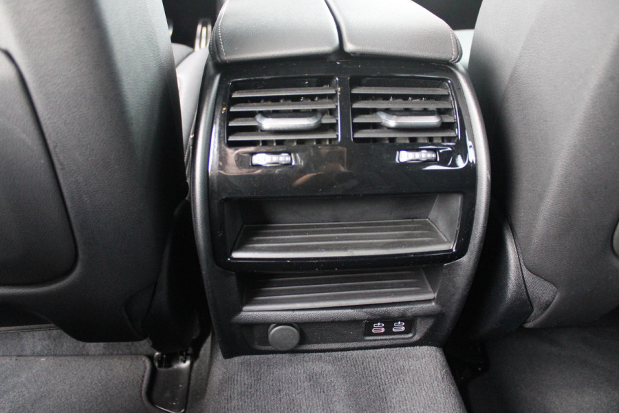 BMW 5 Serie Touring 530e xDrive 293PK HIGH EXECUTIVE M SPORT | DYNAMISCHE DEMPING | COMFORT ACCESS | WARMTEWEREND GLAS | ADAPTIEVE LED KOPLAMPEN | PARKEERSENSOREN VOOR EN ACHTER | ACHTERUITRIJ CAMERA | DRAADLOZE TELEFOONLADER | DRAADLOZE APPLE CARPLAY/ANDROID AUTO | NAVIGATIE BMW LIVE PROFESSIONAL | VOORSTOELEN DEELS ELEKTRISCH VERSTELBAAR | STOELVERWARMING | AMBIENTE VERLICHTING | DAB+ RADIO | M-HIGH GLOSS SHADOW LINE | ELEKTRISCH BEDIENBARE ACHTERKLEP |