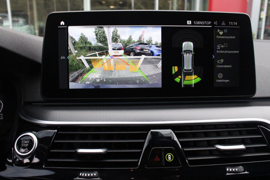 BMW 5 Serie Touring 530e xDrive 293PK HIGH EXECUTIVE M SPORT | DYNAMISCHE DEMPING | COMFORT ACCESS | WARMTEWEREND GLAS | ADAPTIEVE LED KOPLAMPEN | PARKEERSENSOREN VOOR EN ACHTER | ACHTERUITRIJ CAMERA | DRAADLOZE TELEFOONLADER | DRAADLOZE APPLE CARPLAY/ANDROID AUTO | NAVIGATIE BMW LIVE PROFESSIONAL | VOORSTOELEN DEELS ELEKTRISCH VERSTELBAAR | STOELVERWARMING | AMBIENTE VERLICHTING | DAB+ RADIO | M-HIGH GLOSS SHADOW LINE | ELEKTRISCH BEDIENBARE ACHTERKLEP |