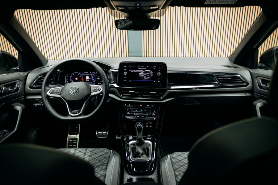 Volkswagen T-Roc 1.5 TSI R-Line Edition | R-Line | Automaat | Pano | Sportstoelen | Achteruitrijcamera | Stoelverwarming |