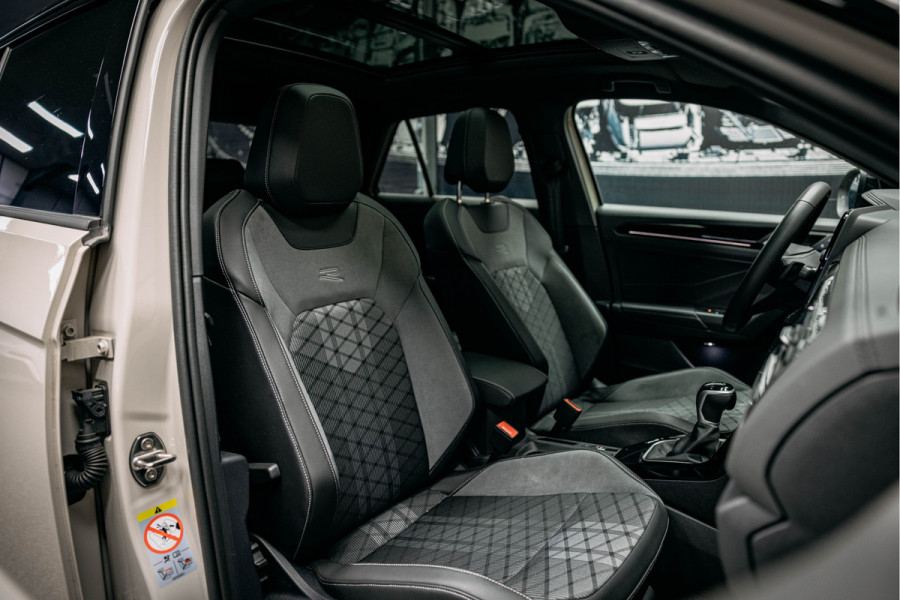 Volkswagen T-Roc 1.5 TSI R-Line Edition | R-Line | Automaat | Pano | Sportstoelen | Achteruitrijcamera | Stoelverwarming |