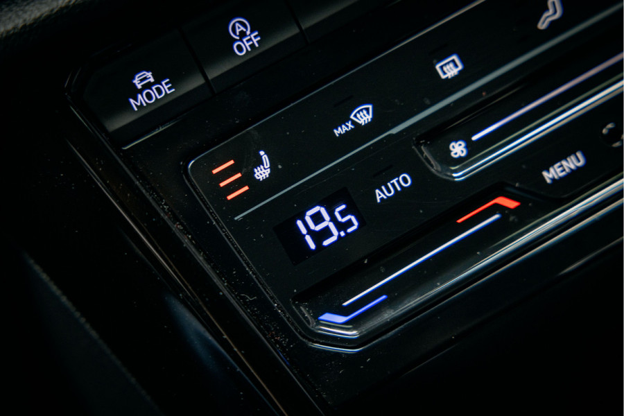 Volkswagen T-Roc 1.5 TSI R-Line Edition | R-Line | Automaat | Pano | Sportstoelen | Achteruitrijcamera | Stoelverwarming |