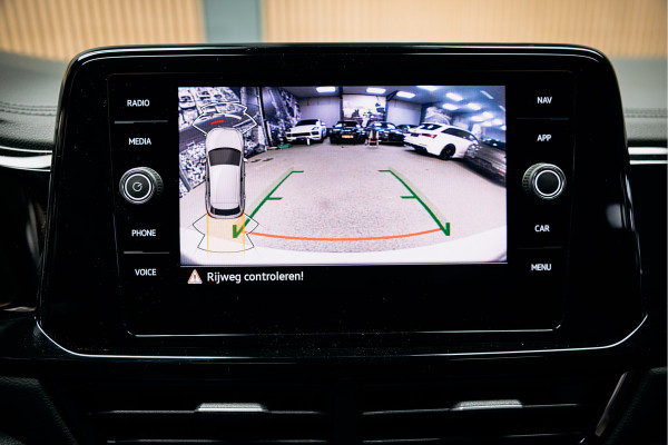Volkswagen T-Roc 1.5 TSI R-Line Edition | R-Line | Automaat | Pano | Sportstoelen | Achteruitrijcamera | Stoelverwarming |