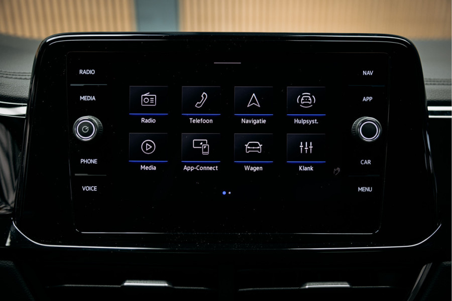 Volkswagen T-Roc 1.5 TSI R-Line Edition | R-Line | Automaat | Pano | Sportstoelen | Achteruitrijcamera | Stoelverwarming |