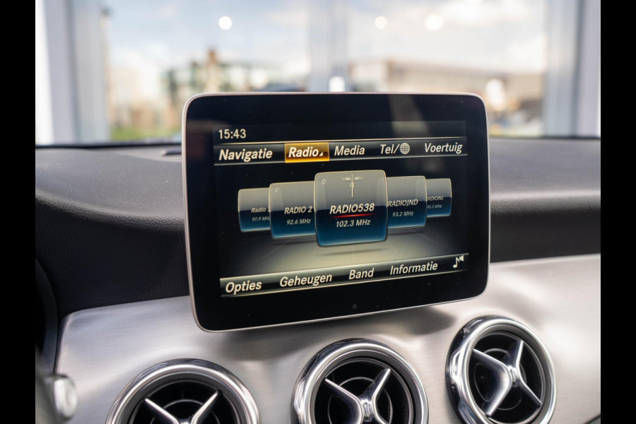 Mercedes-Benz GLA 200 Premium Plus AMG Line / Carplay / Pano / Trekhaak / Keyless / El. Achterklep / 19"