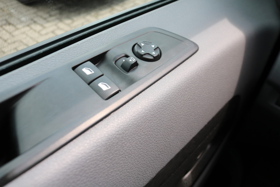 Opel Vivaro-e L2H1 Innovation 75 kWh Inrichting Airco Trekhaak