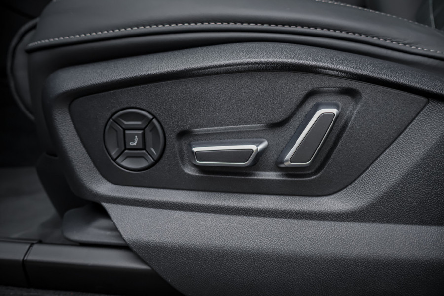 Audi Q8 60 TFSI E Quattro Pro Line S Competition 490 PK | NIMBUS GRAU | ONDERSTELPACK ADVANCED VIERWIELBESTURING | RS-ZETELS MET MASSAGE