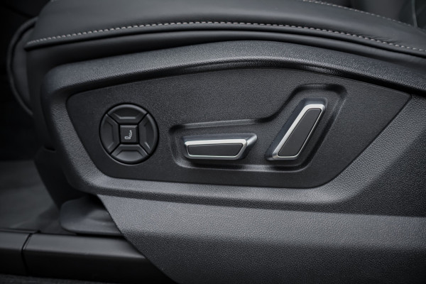 Audi Q8 60 TFSI E Quattro Pro Line S Competition 490 PK | NIMBUS GRAU | ONDERSTELPACK ADVANCED VIERWIELBESTURING | RS-ZETELS MET MASSAGE