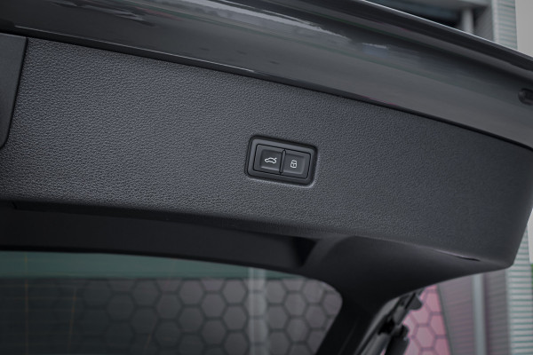 Audi Q8 60 TFSI E Quattro Pro Line S Competition 490 PK | NIMBUS GRAU | ONDERSTELPACK ADVANCED VIERWIELBESTURING | RS-ZETELS MET MASSAGE