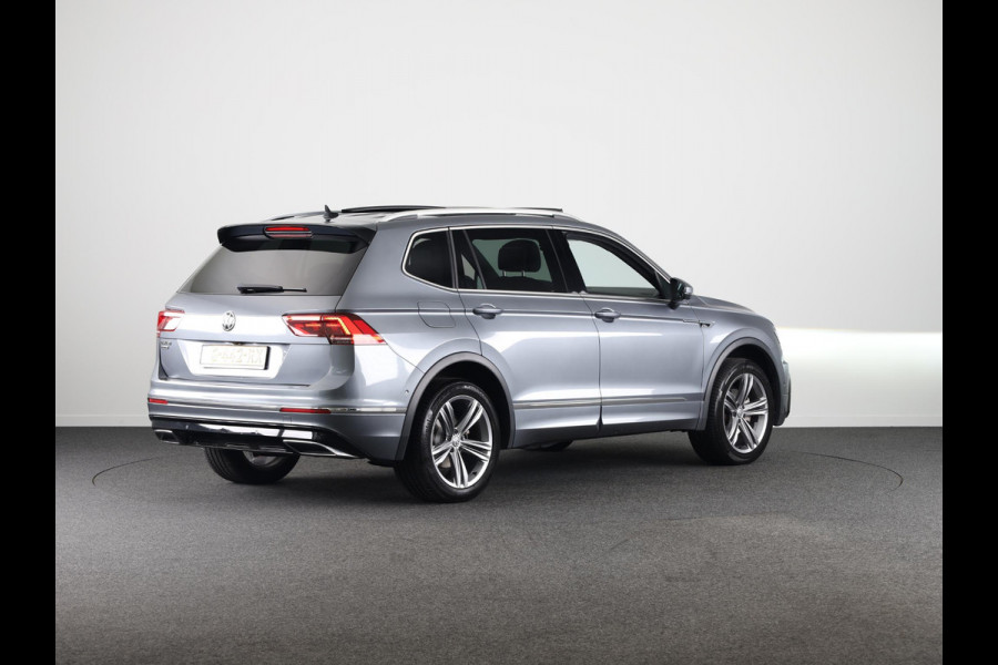 Volkswagen Tiguan Allspace 1.5 TSI Highline Business R 7p. 150PK | Automaat (DSG) | Panoramadak | Wegklapbare trekhaak | Camera | Keyless entry | Digitaal dashboard
