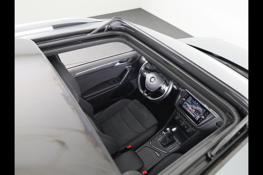 Volkswagen Tiguan Allspace 1.5 TSI Highline Business R 7p. 150PK | Automaat (DSG) | Panoramadak | Wegklapbare trekhaak | Camera | Keyless entry | Digitaal dashboard
