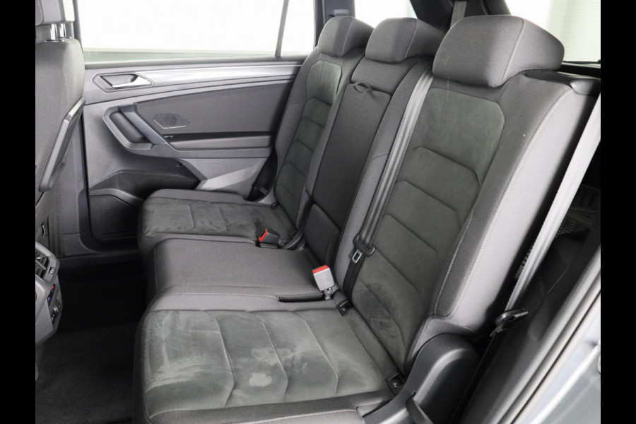 Volkswagen Tiguan Allspace 1.5 TSI Highline Business R 7p. 150PK | Automaat (DSG) | Panoramadak | Wegklapbare trekhaak | Camera | Keyless entry | Digitaal dashboard