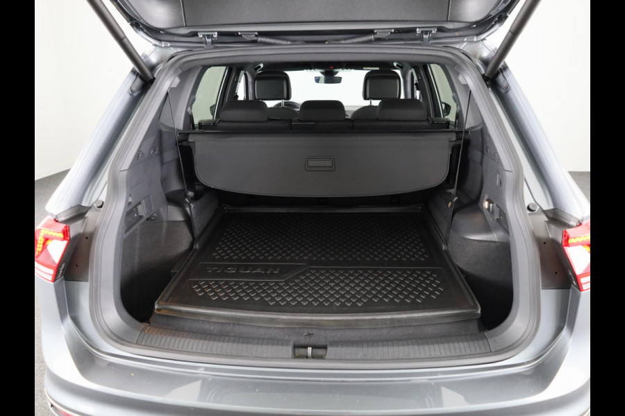 Volkswagen Tiguan Allspace 1.5 TSI Highline Business R 7p. 150PK | Automaat (DSG) | Panoramadak | Wegklapbare trekhaak | Camera | Keyless entry | Digitaal dashboard