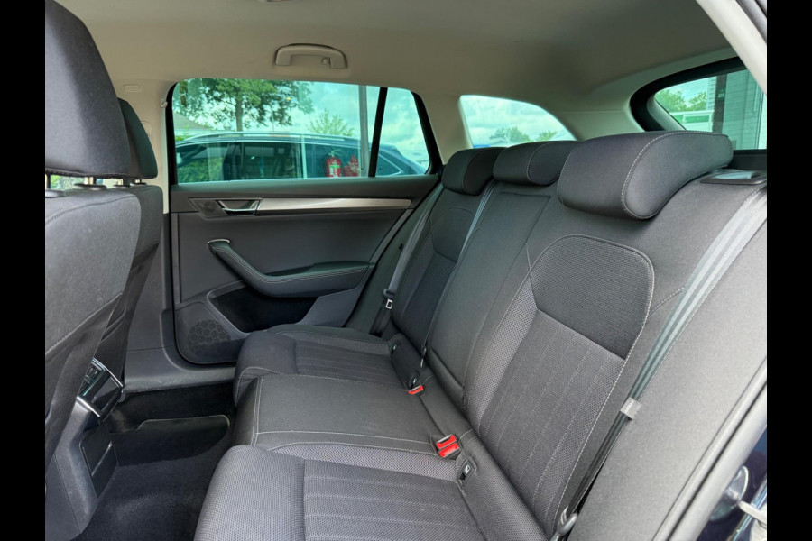 Škoda Superb Combi 1.4 TSI iV STyle Business - Automaat - Mavi - Winterpakket - LED - Climate