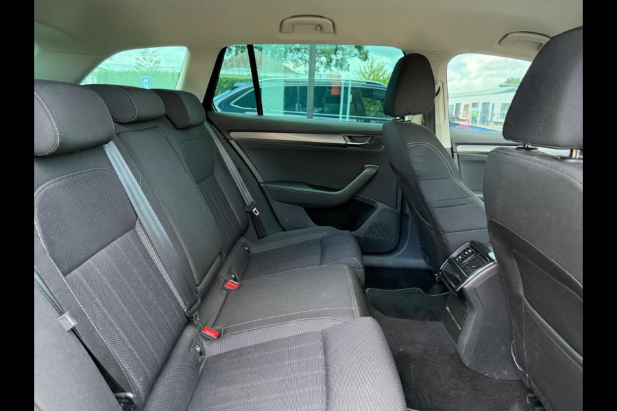 Škoda Superb Combi 1.4 TSI iV STyle Business - Automaat - Mavi - Winterpakket - LED - Climate