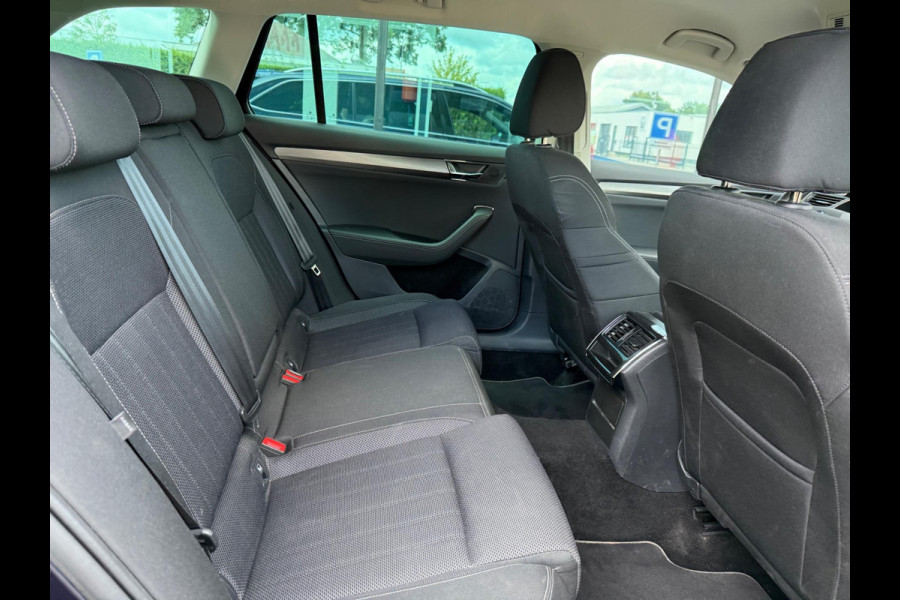 Škoda Superb Combi 1.4 TSI iV STyle Business - Automaat - Mavi - Winterpakket - LED - Climate