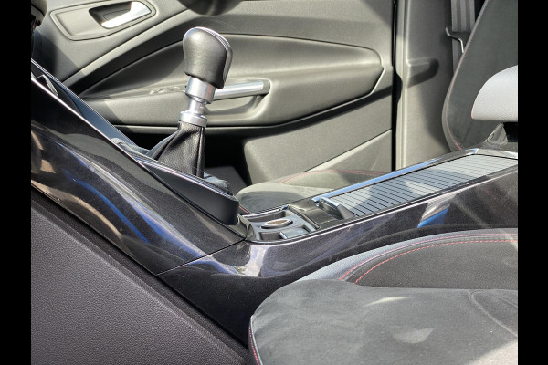 Ford Kuga 1.5 EcoBoost ST Line 150pk | Wegklapbare Trekhaak | 2.000kg Trekgewicht
