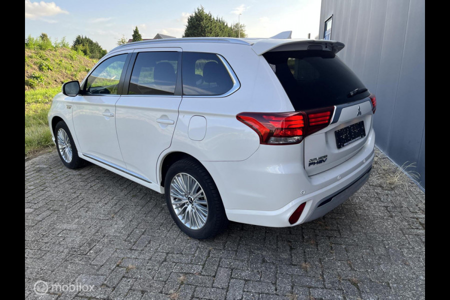 Mitsubishi Outlander 2.4 PHEV Instyle| trehaak afn.| leer