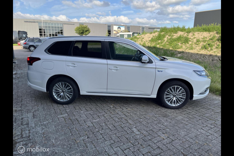 Mitsubishi Outlander 2.4 PHEV Instyle| trehaak afn.| leer