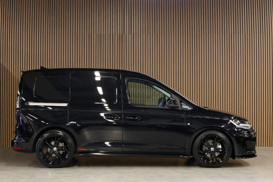 Volkswagen Caddy Cargo 2.0 TDI DSG R-Line | L+R Schuifdeur | ACC | Side Assist | Lane Assist | Virtual Cockpit | Camera | CarPlay | Stoelverwarming | LED Koplampen | Sidebars | Spoilerkit | DAB | Fabrieksgarantie | Facelift model | BPM Vrij