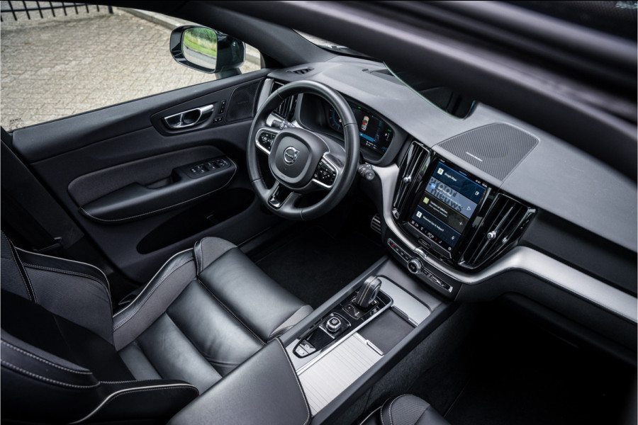Volvo XC60 2.0 T6 Recharge AWD R-Design ** Luchtvering ** Panodak ** 360 HUD ** Trekhaak