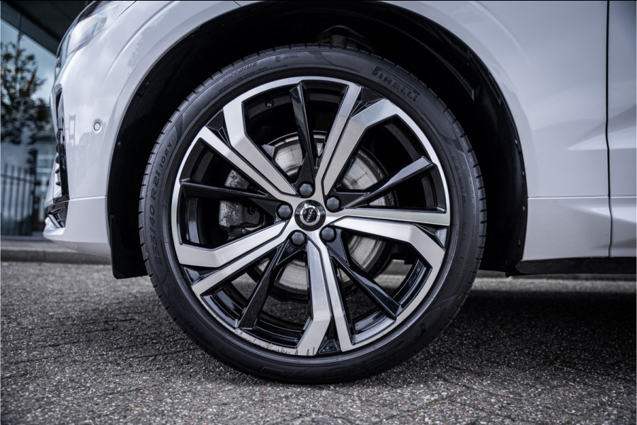 Volvo XC60 2.0 T6 Recharge AWD R-Design ** Luchtvering ** Panodak ** 360 HUD ** Trekhaak