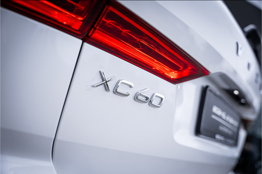 Volvo XC60 2.0 T6 Recharge AWD R-Design ** Luchtvering ** Panodak ** 360 HUD ** Trekhaak