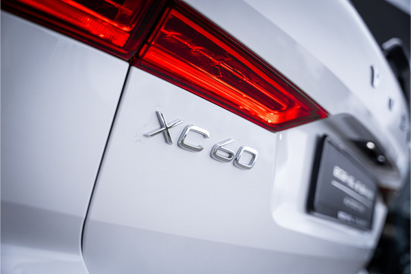 Volvo XC60 2.0 T6 Recharge AWD R-Design ** Luchtvering ** Panodak ** 360 HUD ** Trekhaak